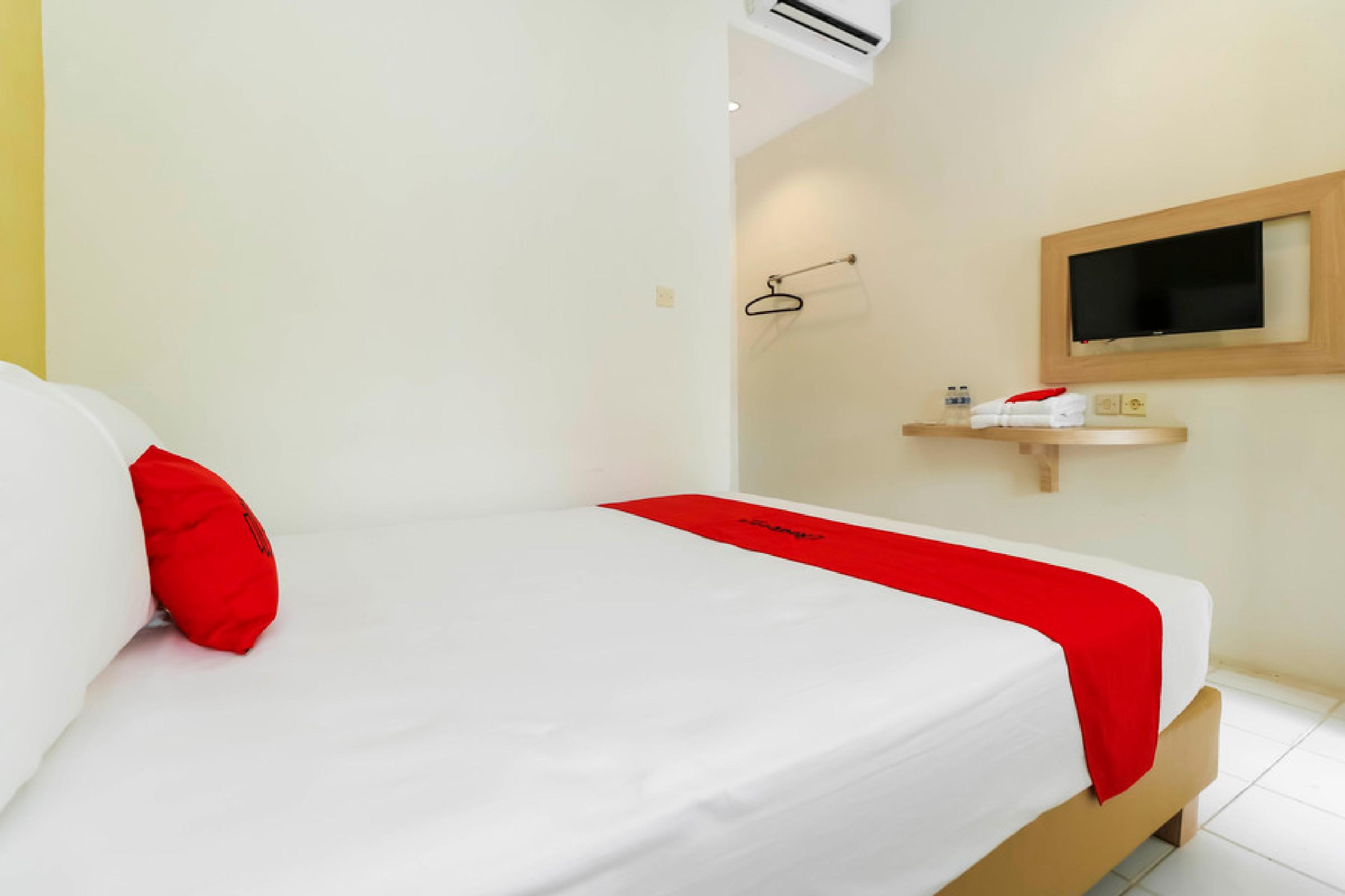 RedDoorz Plus @ Slamet Riyadi Solo Buitenkant foto