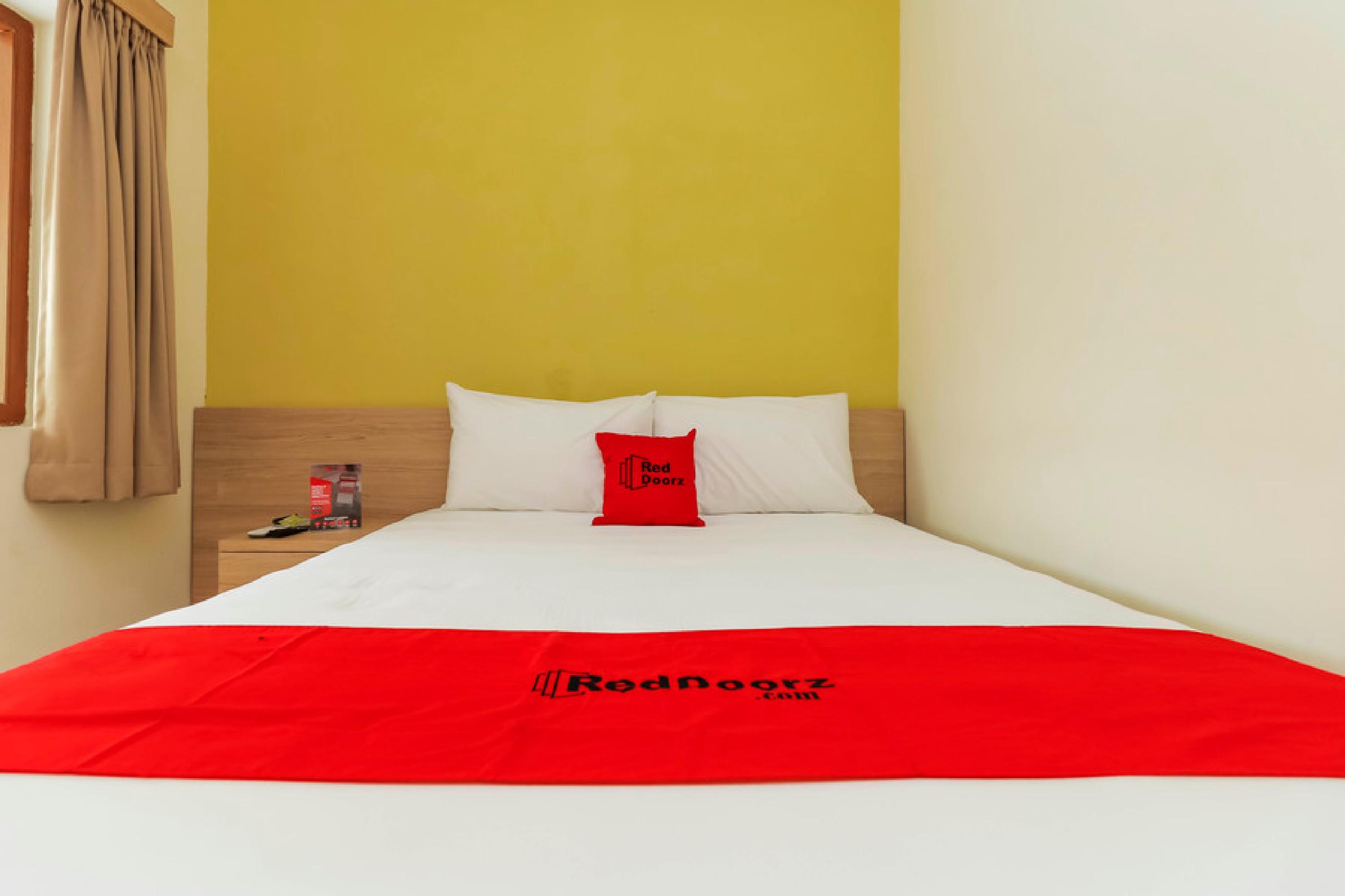 RedDoorz Plus @ Slamet Riyadi Solo Buitenkant foto